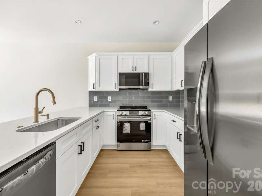 1940 Purser Drive, Charlotte, NC 28215.  MLS# CAR4405320, YatesRealty ID 39464. 