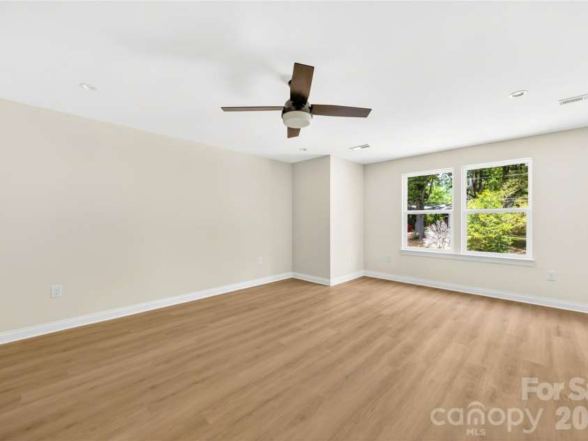 1940 Purser Drive, Charlotte, NC 28215.  MLS# CAR4405320, YatesRealty ID 39464. 