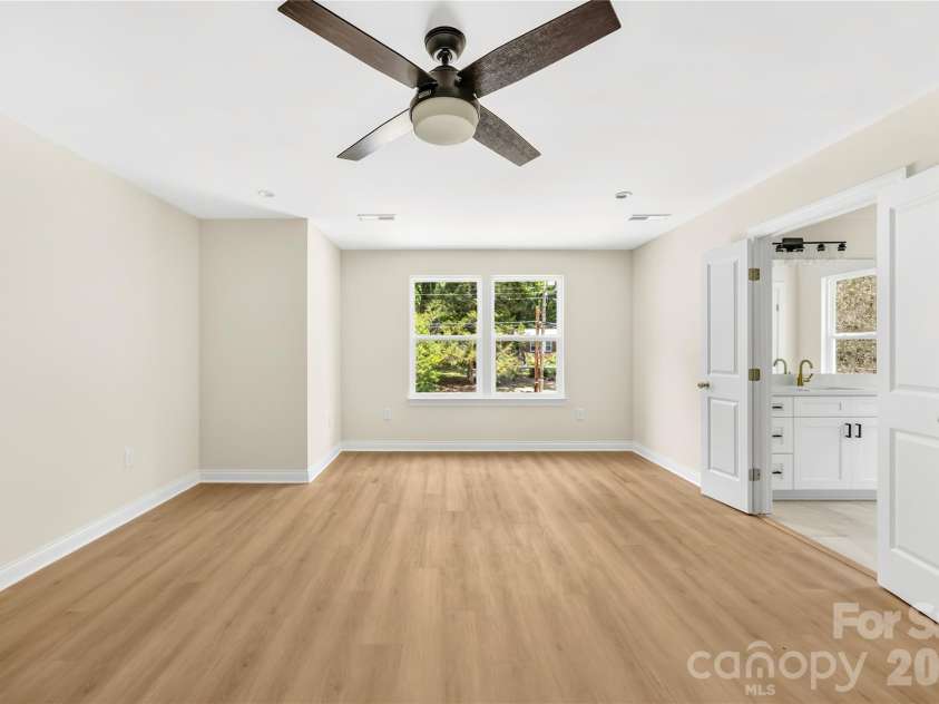 1940 Purser Drive, Charlotte, NC 28215.  MLS# CAR4405320, YatesRealty ID 39464. 