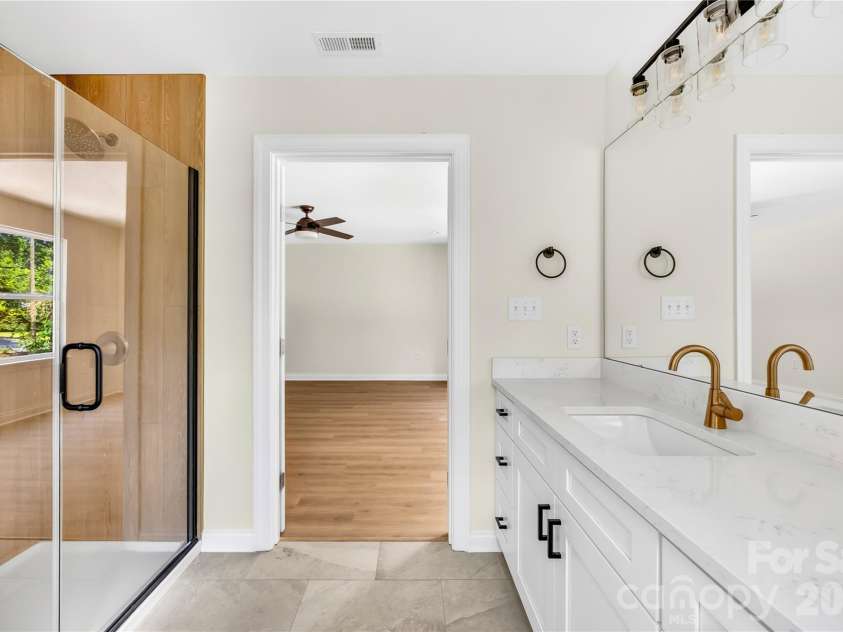 1940 Purser Drive, Charlotte, NC 28215.  MLS# CAR4405320, YatesRealty ID 39464. 
