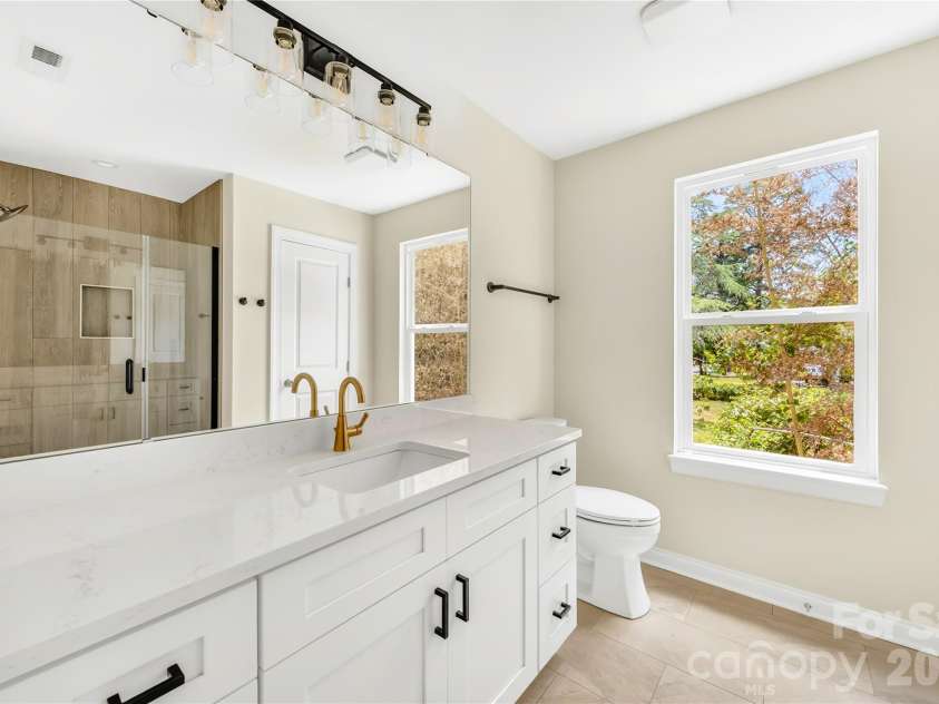 1940 Purser Drive, Charlotte, NC 28215.  MLS# CAR4405320, YatesRealty ID 39464. 