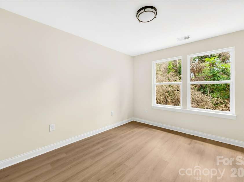 1940 Purser Drive, Charlotte, NC 28215.  MLS# CAR4405320, YatesRealty ID 39464. 