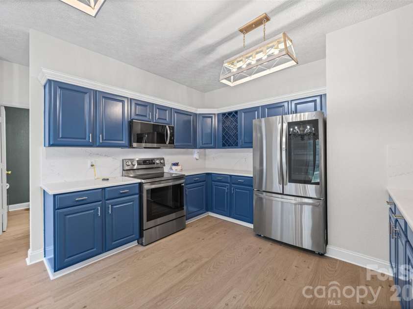 3990 Long Leaf Court, Concord, NC 28025.  MLS# CAR4406364, YatesRealty ID 39465. Upgarde kitchen