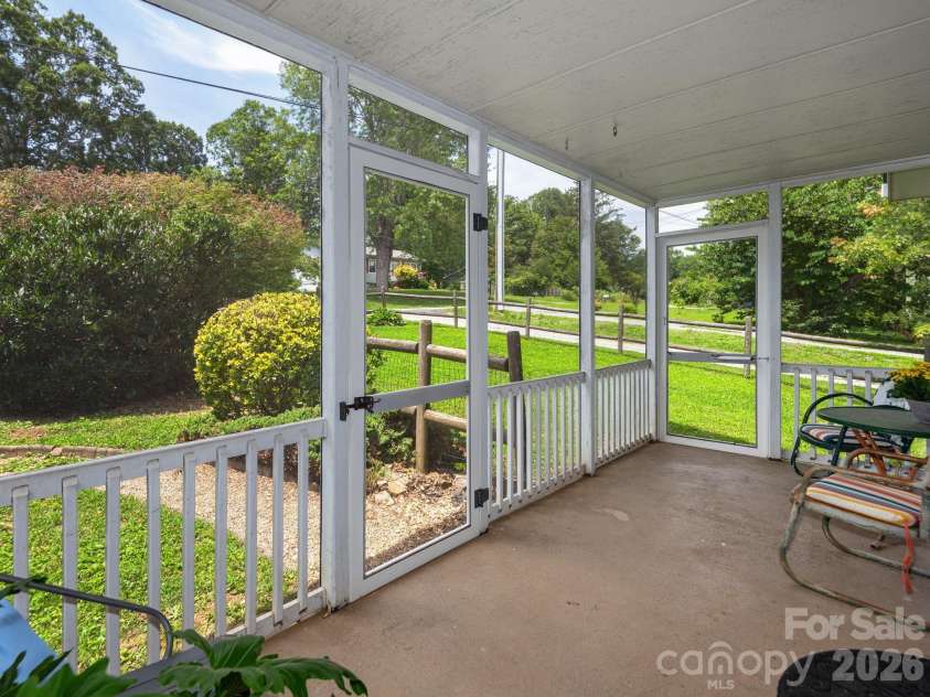 73 Fair Oaks Road, Arden, NC 28704.  MLS# CAR4406154, YatesRealty ID 39466. 