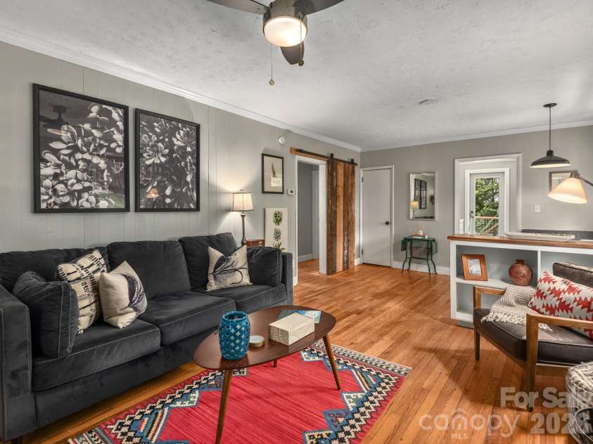73 Fair Oaks Road, Arden, NC 28704.  MLS# CAR4406154, YatesRealty ID 39466. 