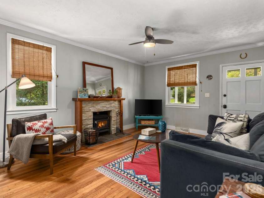 73 Fair Oaks Road, Arden, NC 28704.  MLS# CAR4406154, YatesRealty ID 39466. 