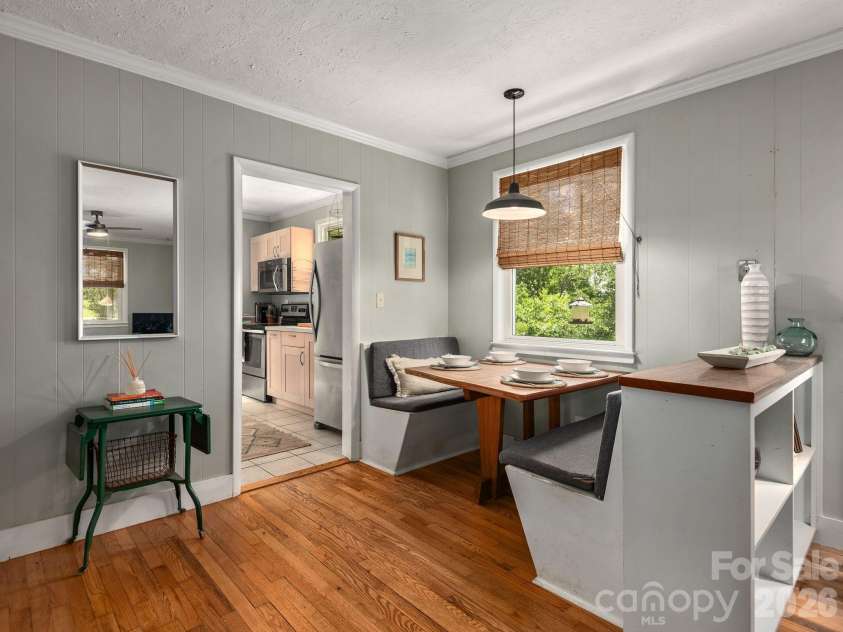 73 Fair Oaks Road, Arden, NC 28704.  MLS# CAR4406154, YatesRealty ID 39466. 
