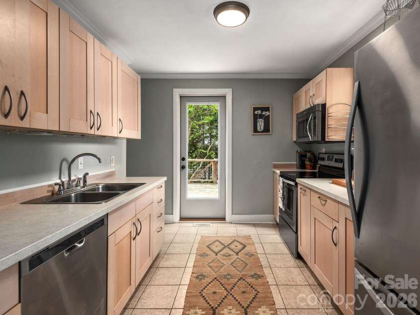 73 Fair Oaks Road, Arden, NC 28704.  MLS# CAR4406154, YatesRealty ID 39466. 