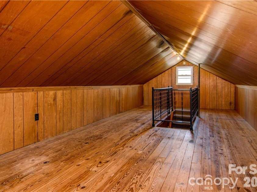 73 Fair Oaks Road, Arden, NC 28704.  MLS# CAR4406154, YatesRealty ID 39466. 