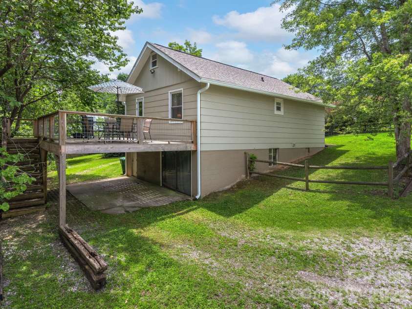 73 Fair Oaks Road, Arden, NC 28704.  MLS# CAR4406154, YatesRealty ID 39466. 