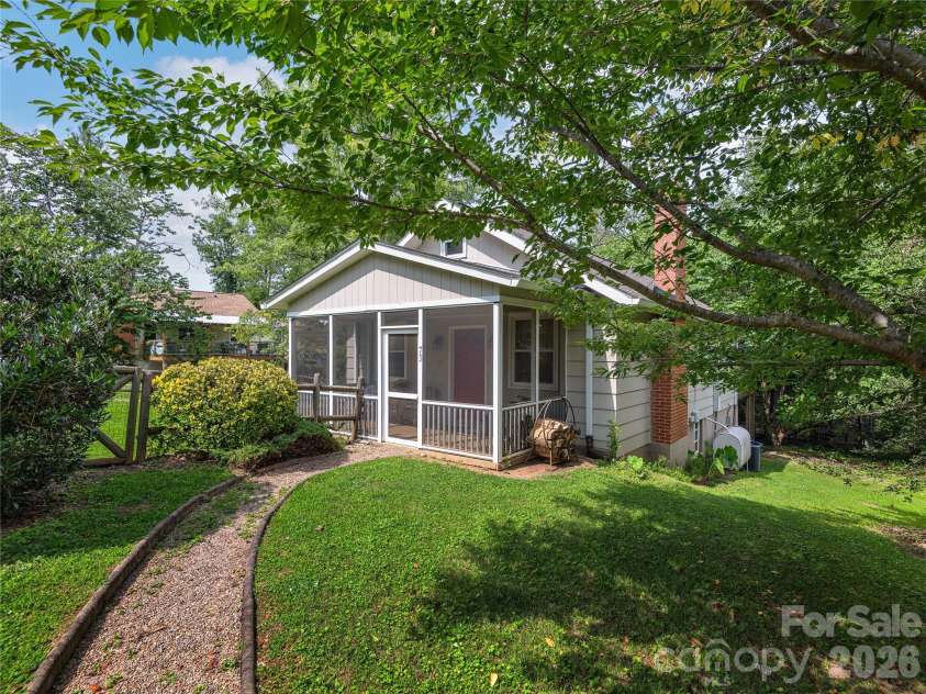 73 Fair Oaks Road, Arden, NC 28704.  MLS# CAR4406154, YatesRealty ID 39466. 
