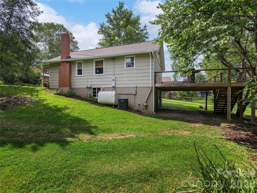 73 Fair Oaks Road, Arden, NC 28704.  MLS# CAR4406154, YatesRealty ID 39466. 