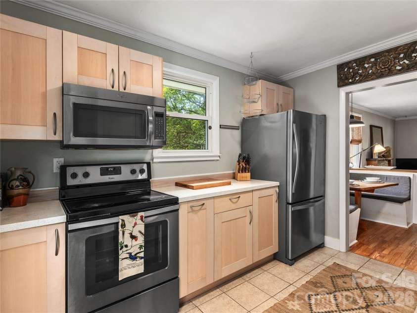 73 Fair Oaks Road, Arden, NC 28704.  MLS# CAR4406154, YatesRealty ID 39466. 