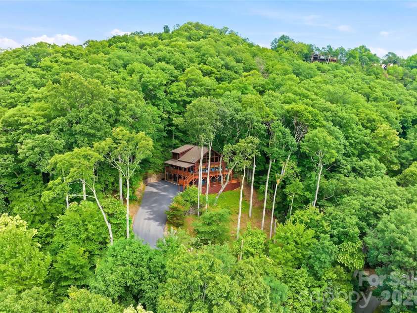 582 Tsalagi Trail, Maggie Valley, NC 28751.  MLS# CAR4406984, YatesRealty ID 39467. 