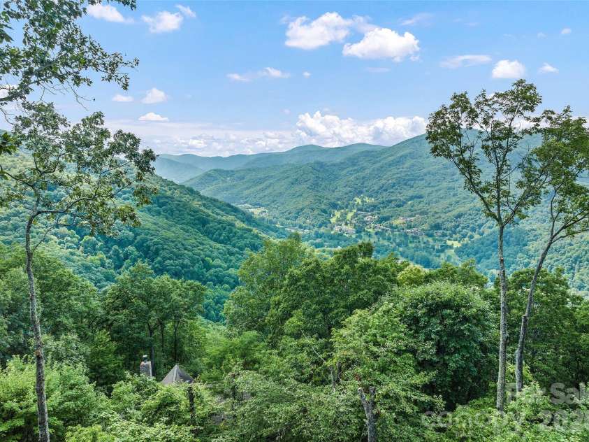 582 Tsalagi Trail, Maggie Valley, NC 28751.  MLS# CAR4406984, YatesRealty ID 39467. 