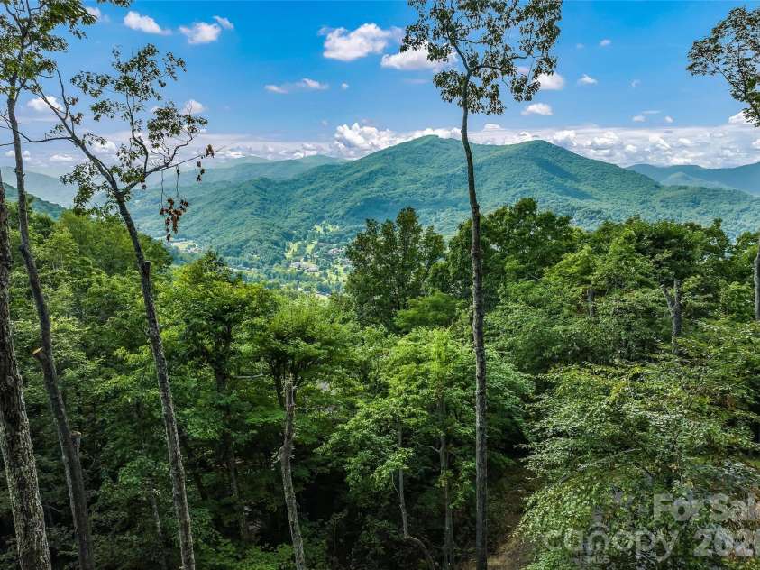 582 Tsalagi Trail, Maggie Valley, NC 28751.  MLS# CAR4406984, YatesRealty ID 39467. 