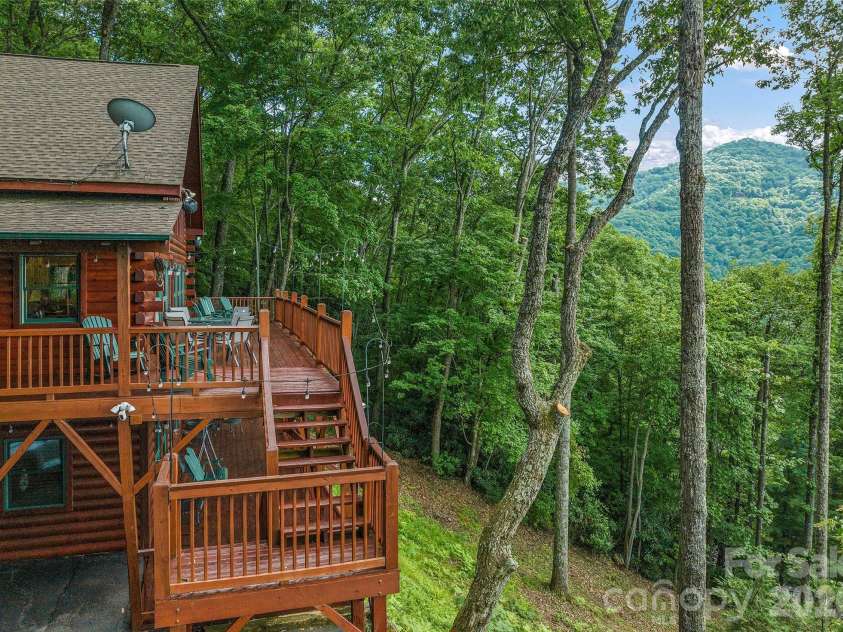 582 Tsalagi Trail, Maggie Valley, NC 28751.  MLS# CAR4406984, YatesRealty ID 39467. 