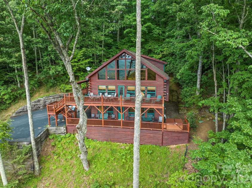 582 Tsalagi Trail, Maggie Valley, NC 28751.  MLS# CAR4406984, YatesRealty ID 39467. 