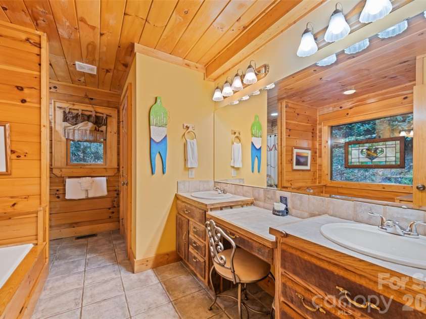 582 Tsalagi Trail, Maggie Valley, NC 28751.  MLS# CAR4406984, YatesRealty ID 39467. 