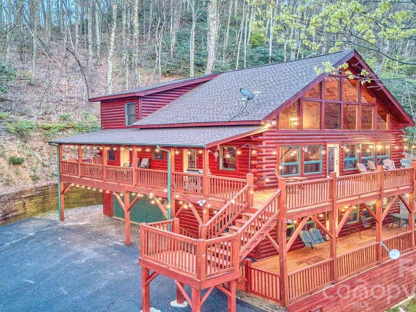 582 Tsalagi Trail, Maggie Valley, NC 28751.  MLS# CAR4406984, YatesRealty ID 39467. 