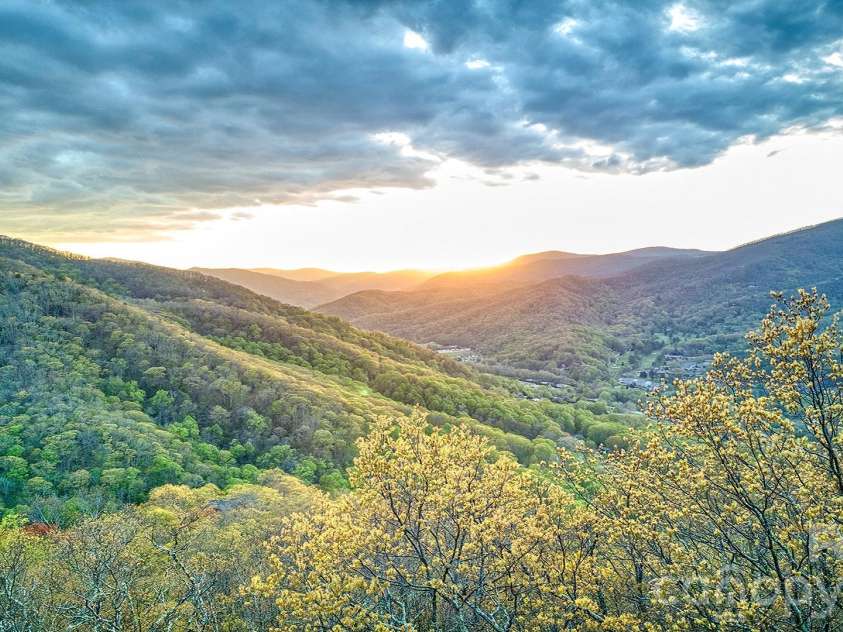 582 Tsalagi Trail, Maggie Valley, NC 28751.  MLS# CAR4406984, YatesRealty ID 39467. 