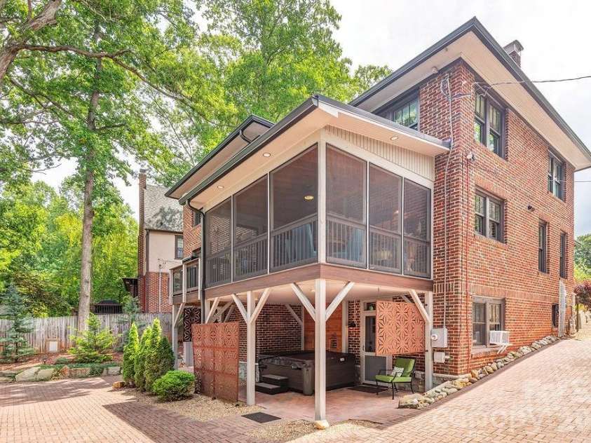 83 Tacoma Circle, Asheville, NC 28801.  MLS# CAR4405409, YatesRealty ID 39468. 