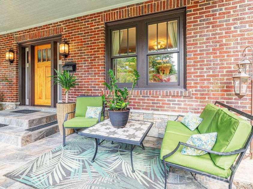 83 Tacoma Circle, Asheville, NC 28801.  MLS# CAR4405409, YatesRealty ID 39468. 