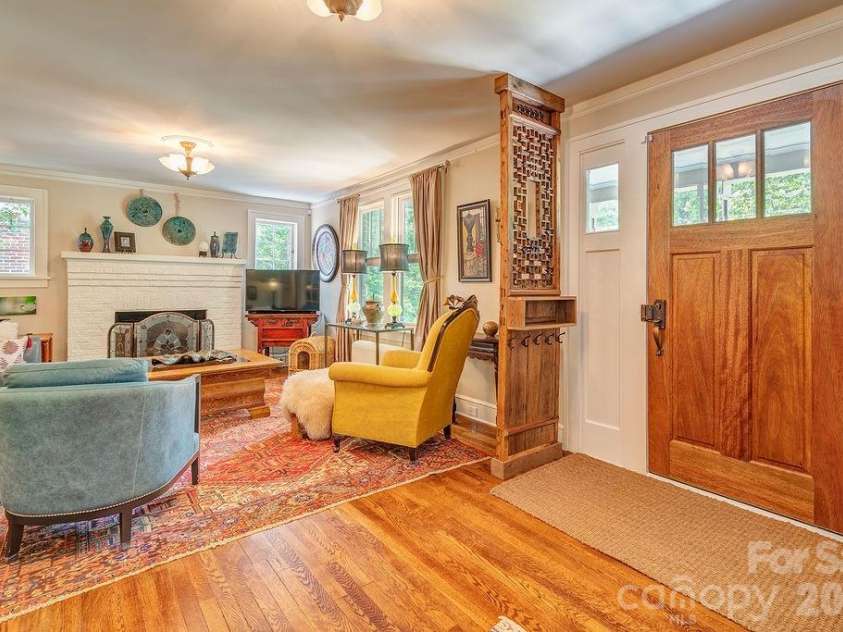 83 Tacoma Circle, Asheville, NC 28801.  MLS# CAR4405409, YatesRealty ID 39468. 