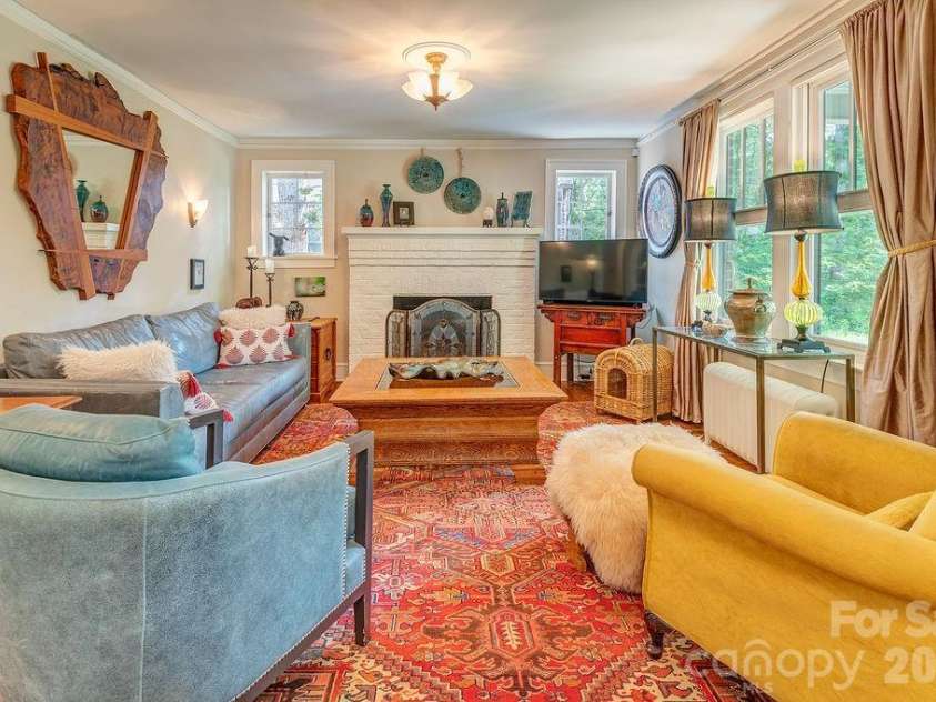 83 Tacoma Circle, Asheville, NC 28801.  MLS# CAR4405409, YatesRealty ID 39468. 