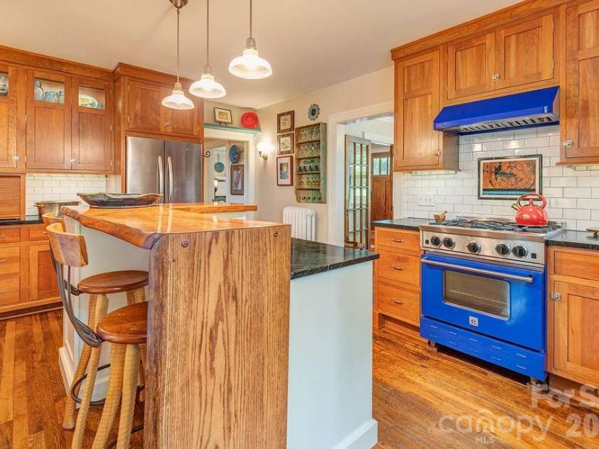 83 Tacoma Circle, Asheville, NC 28801.  MLS# CAR4405409, YatesRealty ID 39468. 