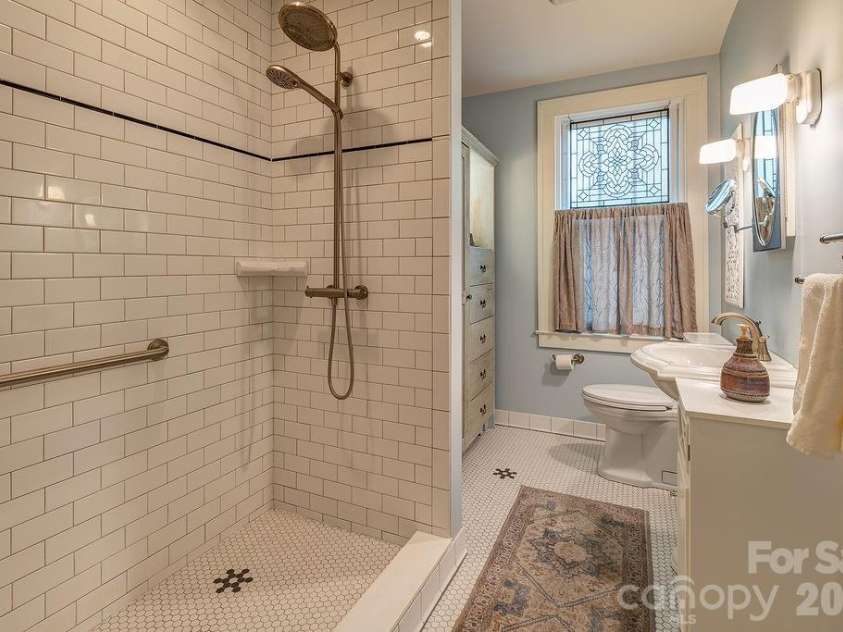 83 Tacoma Circle, Asheville, NC 28801.  MLS# CAR4405409, YatesRealty ID 39468. 