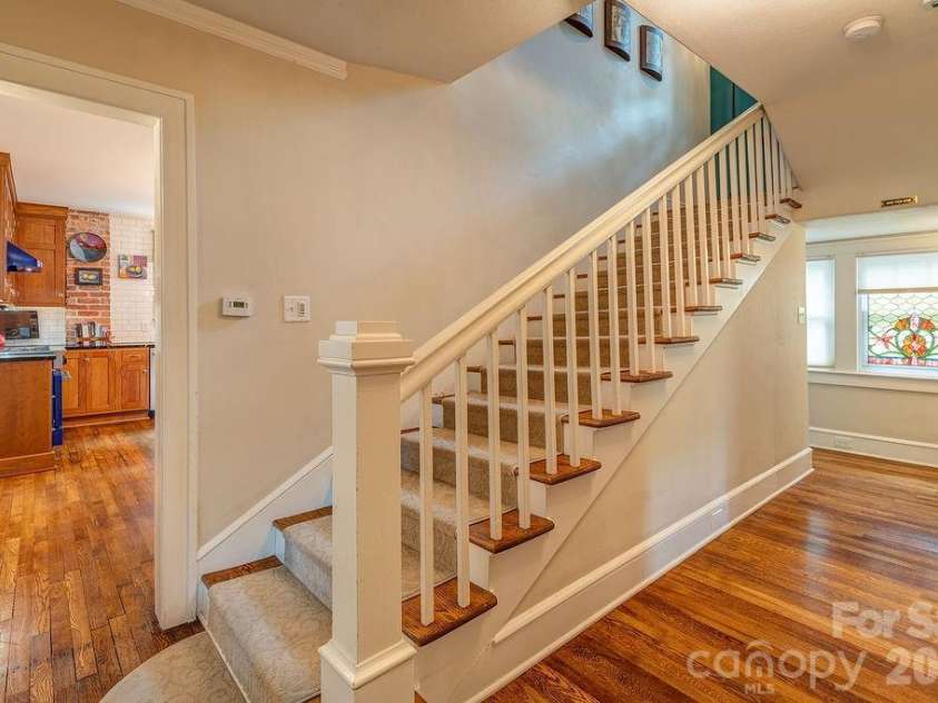83 Tacoma Circle, Asheville, NC 28801.  MLS# CAR4405409, YatesRealty ID 39468. 