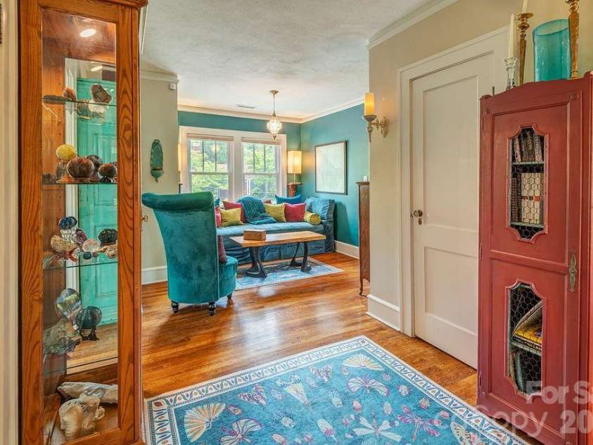 83 Tacoma Circle, Asheville, NC 28801.  MLS# CAR4405409, YatesRealty ID 39468. 