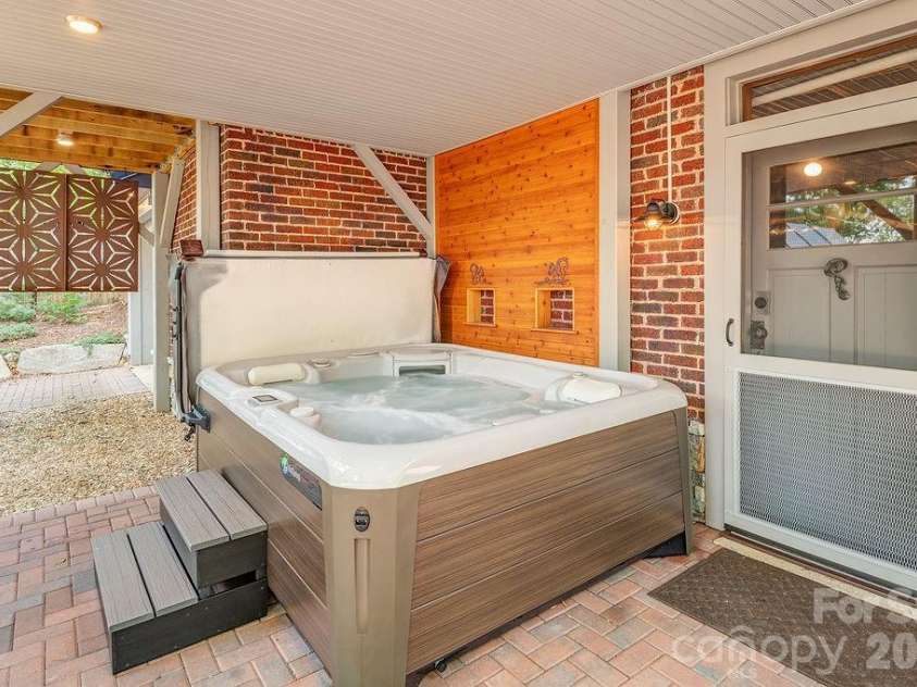 83 Tacoma Circle, Asheville, NC 28801.  MLS# CAR4405409, YatesRealty ID 39468. 