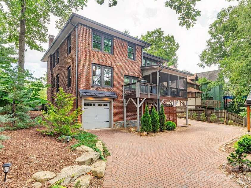 83 Tacoma Circle, Asheville, NC 28801.  MLS# CAR4405409, YatesRealty ID 39468. 