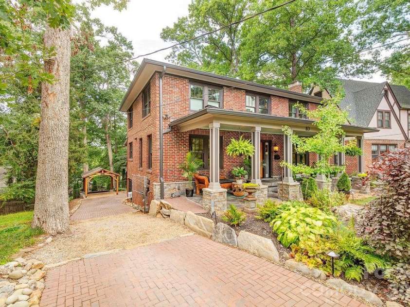 83 Tacoma Circle, Asheville, NC 28801.  MLS# CAR4405409, YatesRealty ID 39468. 