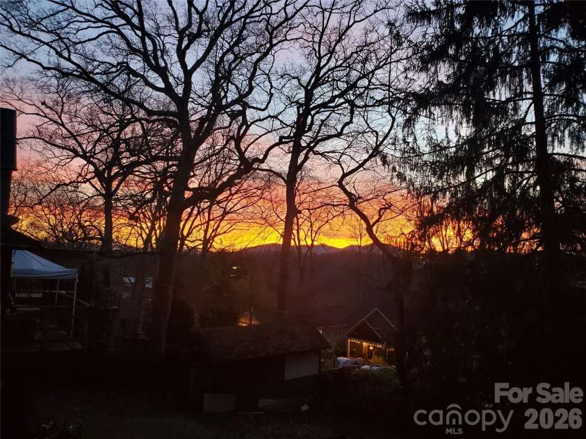 83 Tacoma Circle, Asheville, NC 28801.  MLS# CAR4405409, YatesRealty ID 39468. 