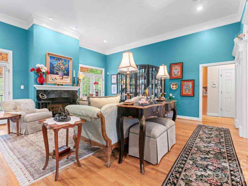 247 James Way, Bermuda Run, NC 27006.  MLS# CAR4406052, YatesRealty ID 39469. Living Room with Soaring Ceilings!