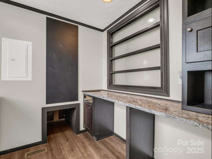 4 Frederick Lane, Hendersonville, NC 28792.  MLS# CAR4310090, YatesRealty ID 3947. 