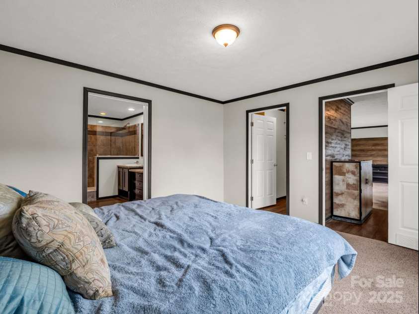 4 Frederick Lane, Hendersonville, NC 28792.  MLS# CAR4310090, YatesRealty ID 3947. 