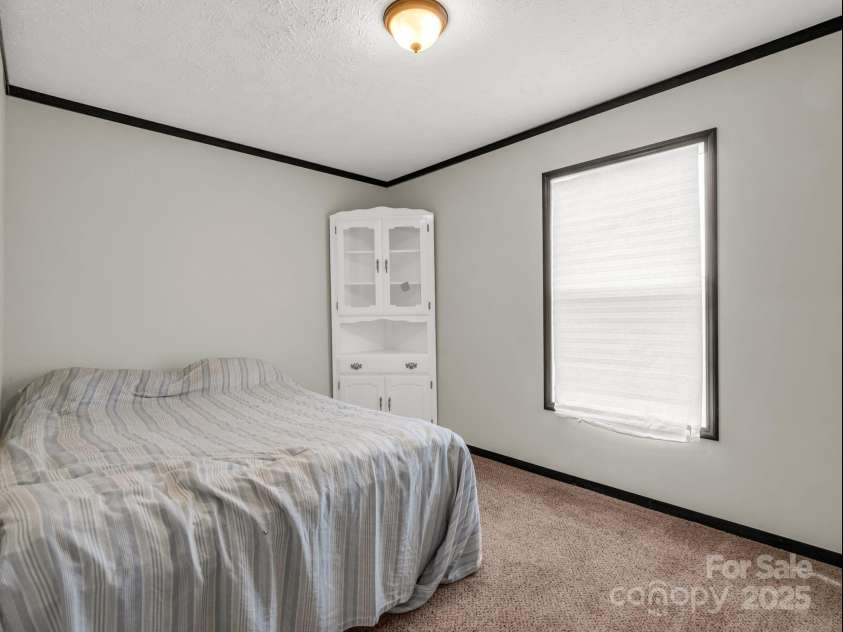 4 Frederick Lane, Hendersonville, NC 28792.  MLS# CAR4310090, YatesRealty ID 3947. 