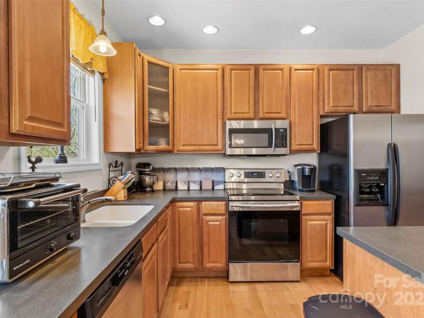 689 Bryson Road, Candler, NC 28715.  MLS# CAR4238250, YatesRealty ID 3947. 