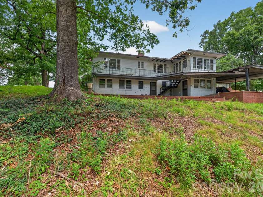 311 33rd Street Drive, Hickory, NC 28602.  MLS# CAR4406647, YatesRealty ID 39470. 