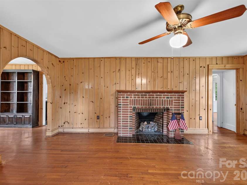 311 33rd Street Drive, Hickory, NC 28602.  MLS# CAR4406647, YatesRealty ID 39470. 
