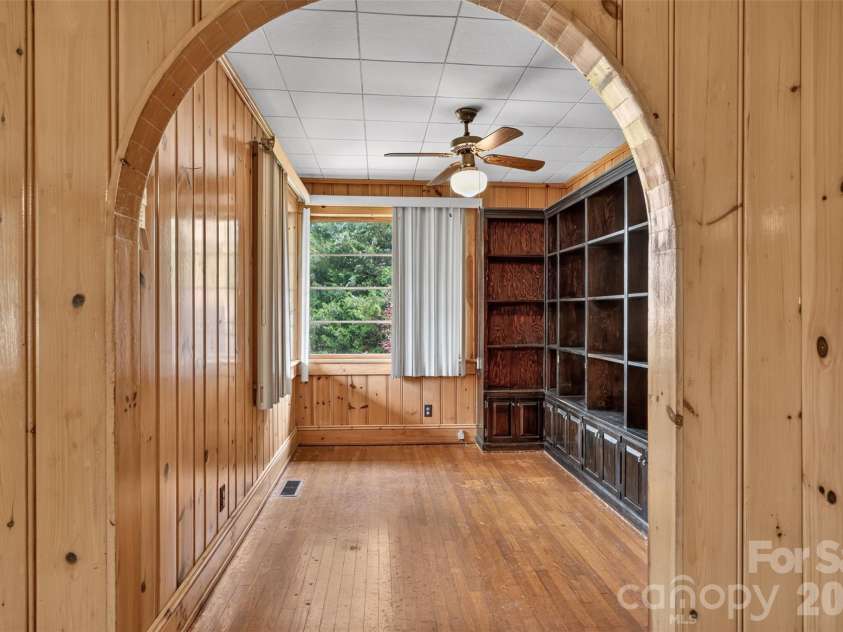 311 33rd Street Drive, Hickory, NC 28602.  MLS# CAR4406647, YatesRealty ID 39470. 