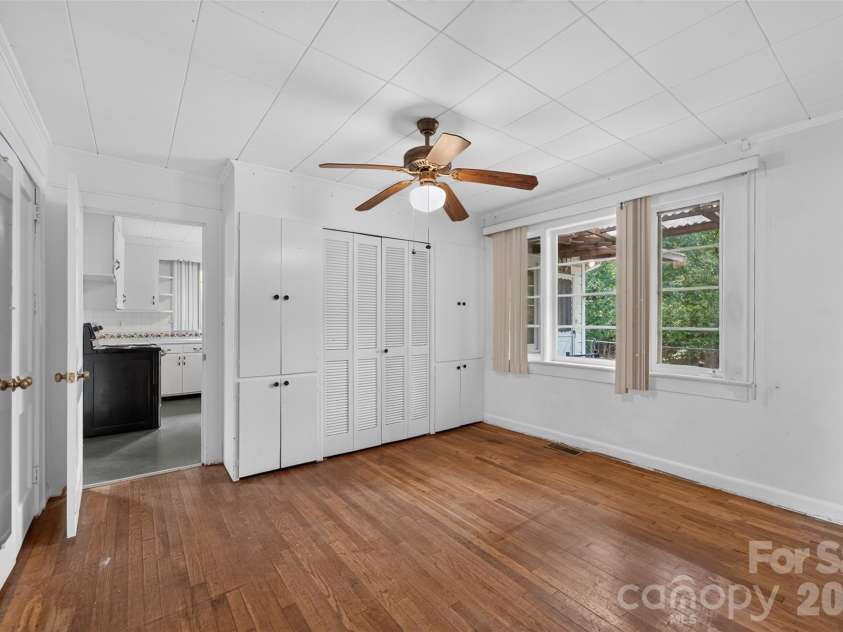 311 33rd Street Drive, Hickory, NC 28602.  MLS# CAR4406647, YatesRealty ID 39470. 