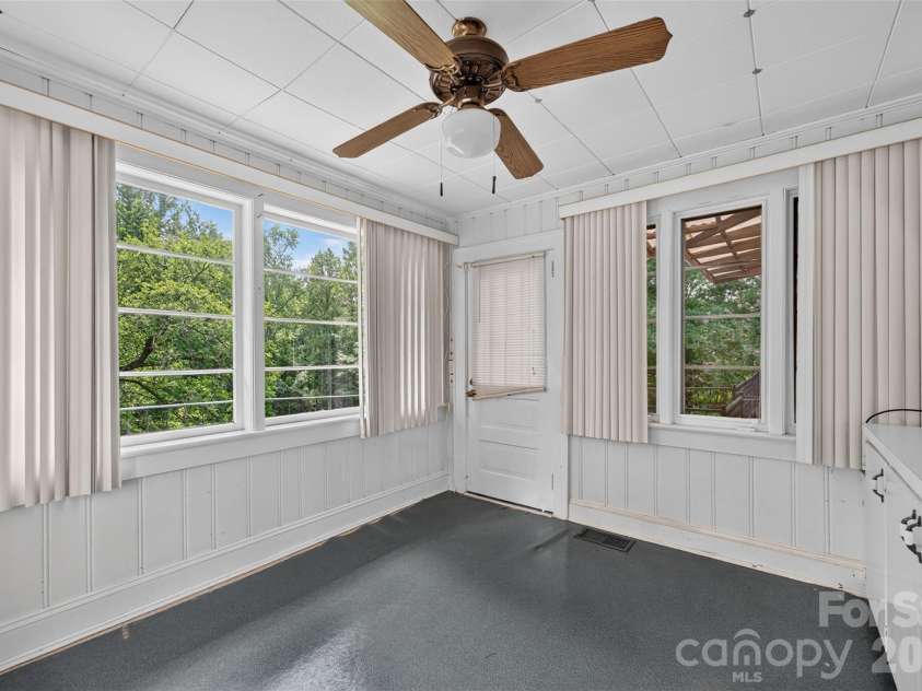 311 33rd Street Drive, Hickory, NC 28602.  MLS# CAR4406647, YatesRealty ID 39470. 
