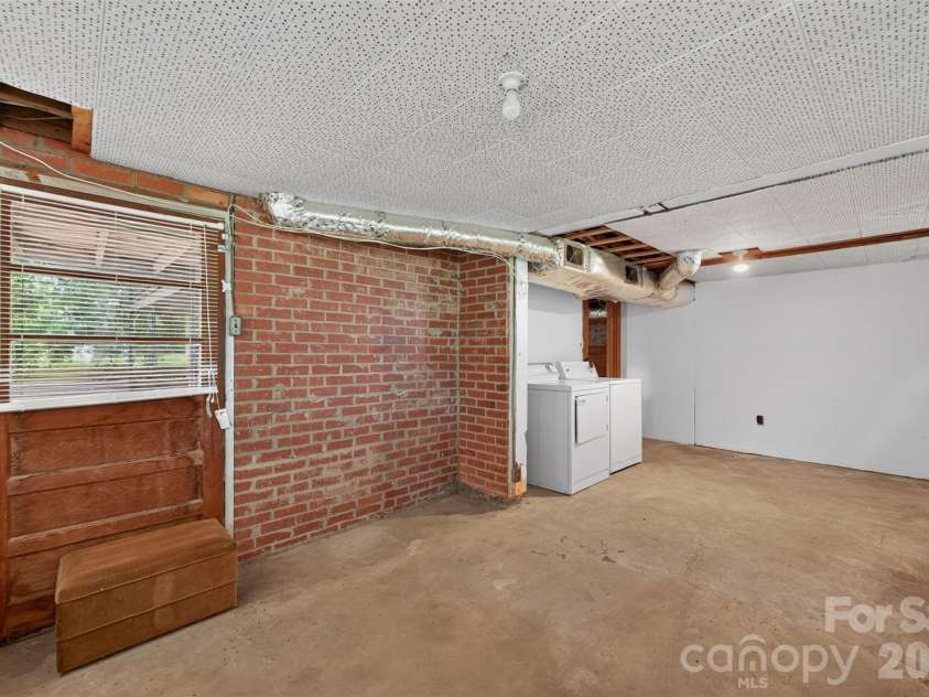 311 33rd Street Drive, Hickory, NC 28602.  MLS# CAR4406647, YatesRealty ID 39470. 