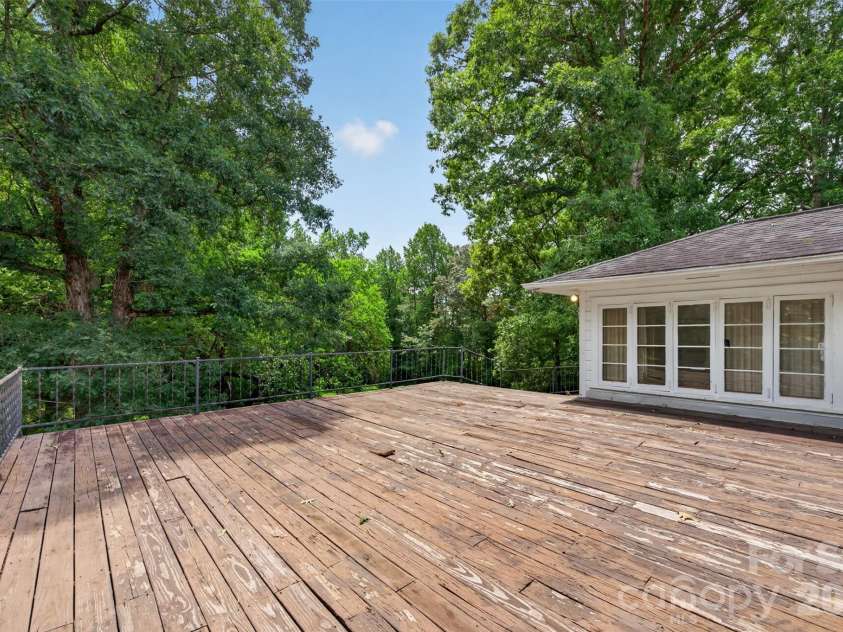311 33rd Street Drive, Hickory, NC 28602.  MLS# CAR4406647, YatesRealty ID 39470. 