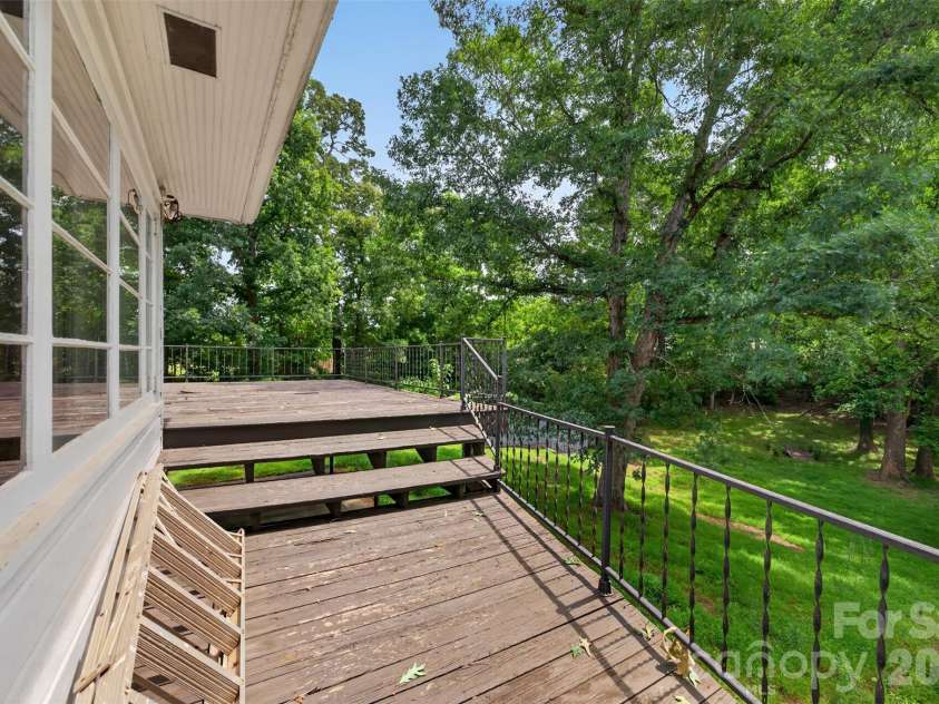 311 33rd Street Drive, Hickory, NC 28602.  MLS# CAR4406647, YatesRealty ID 39470. 